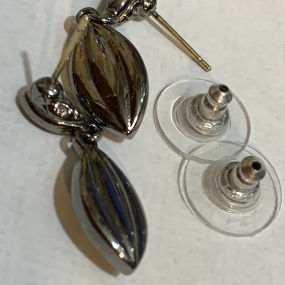 Beautiful Swarovski Crystal & 14K Pierced Earrings DISCONTINUTED - Picture 5 of 5